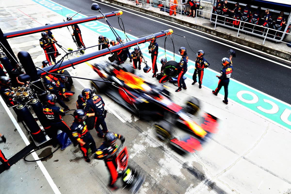   Max Verstappen, Red Bull Racing RB16, arrêt aux stands