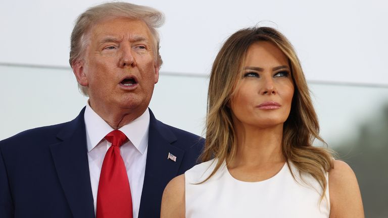 WASHINGTON, DC - 04 juillet: le président Donald Trump et la première dame Melania Trump participent à un événement sur la pelouse sud de la Maison Blanche le 04 juillet 2020 à Washington, DC.  Le président Trump accueille un 