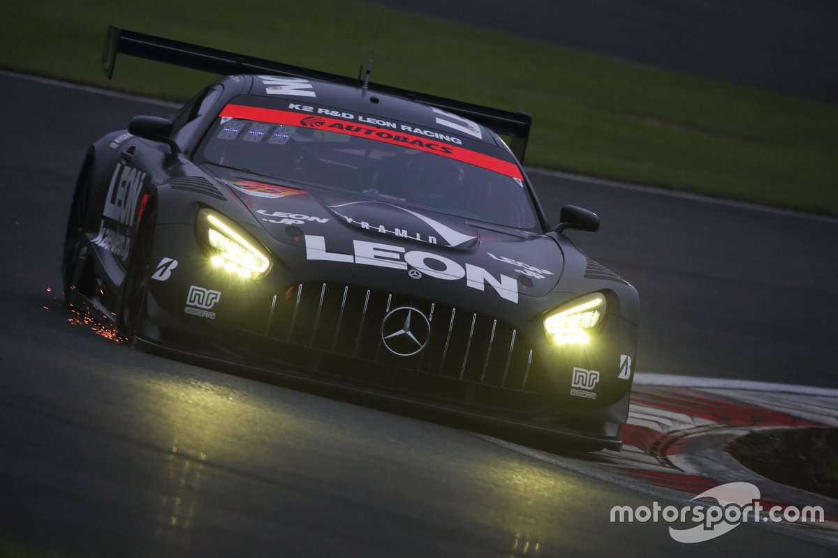 # 65 LEON PYRAMID AMG