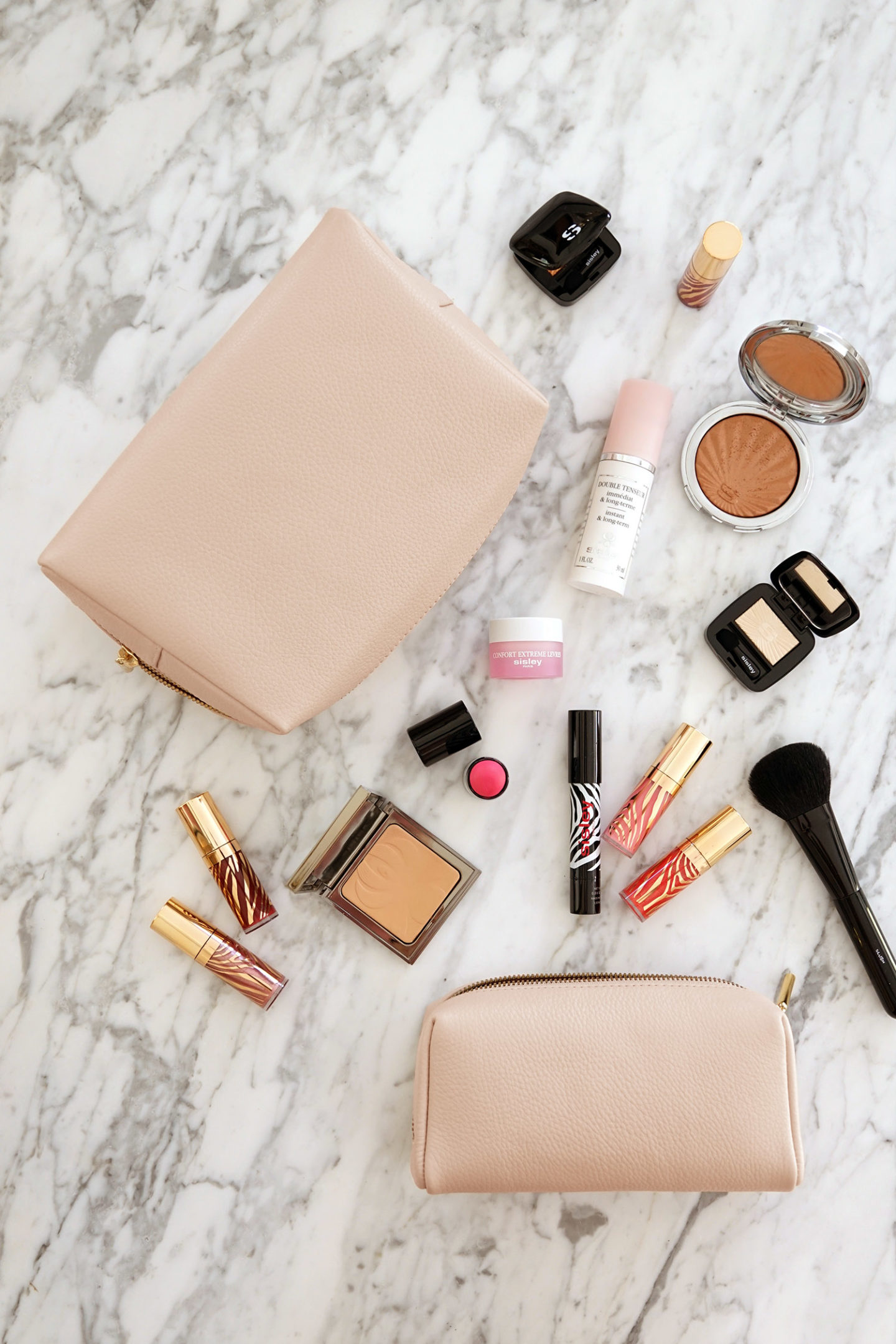 Trousse de toilette et étui technique Cuyana