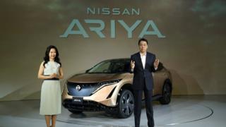Nissan a dévoilé la nouvelle voiture électrique Ariya dans le cadre d'une nouvelle stratégie.