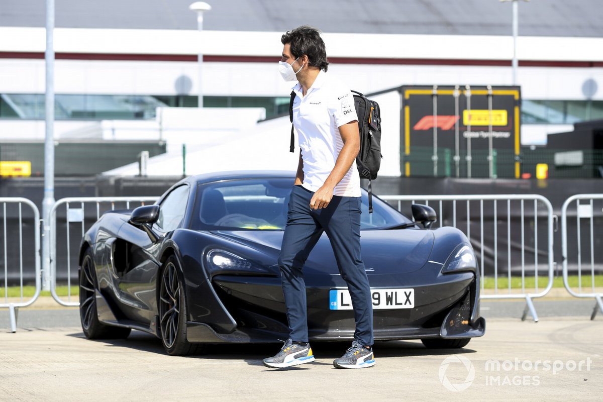 Carlos Sainz Jr., McLaren arrive