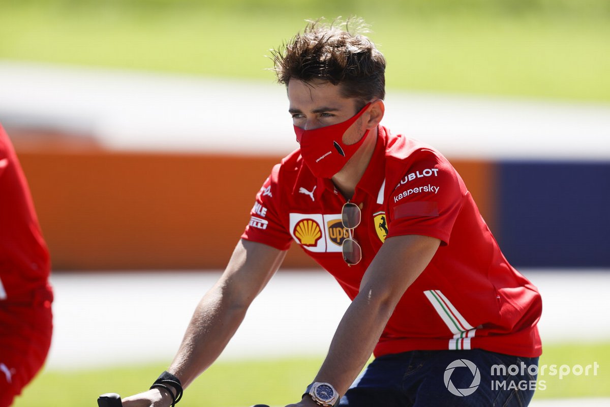 Charles Leclerc, Ferrari parcourt la piste à vélo