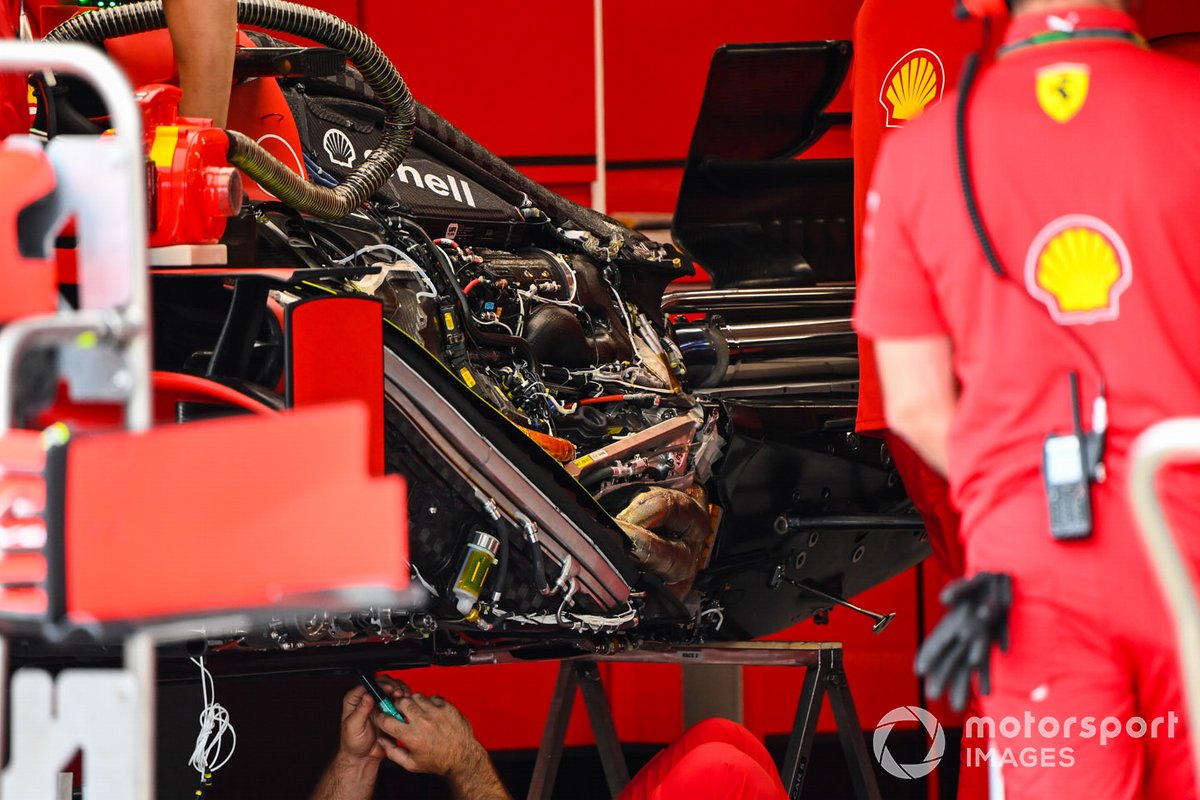 Détail du moteur Ferrari SF1000