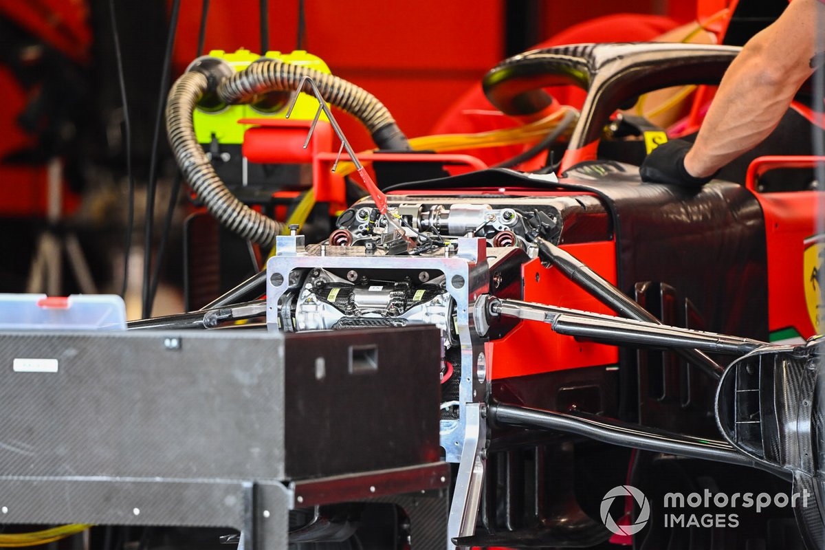 Détail de la suspension avant de la Ferrari SF1000