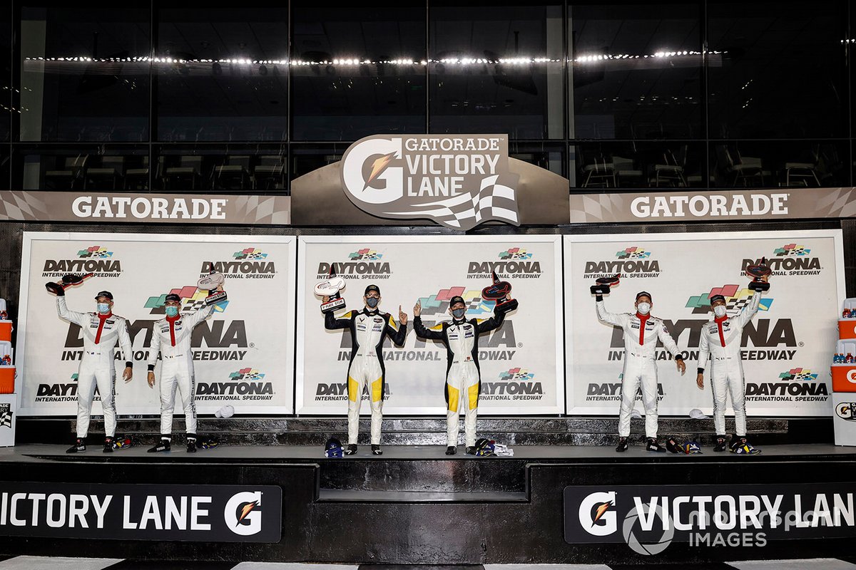 Gagnants GTLM # 3: Corvette Racing Corvette C8.R, GTLM: Antonio Garcia, Jordan Taylor, # 912: Porsche GT Team Porsche 911 RSR - 19, GTLM: Laurens Vanthoor, Earl Bamber, # 911: Porsche GT Team Porsche 911 RSR - 19, GTLM: Nick Tandy, Fred Makowiecki