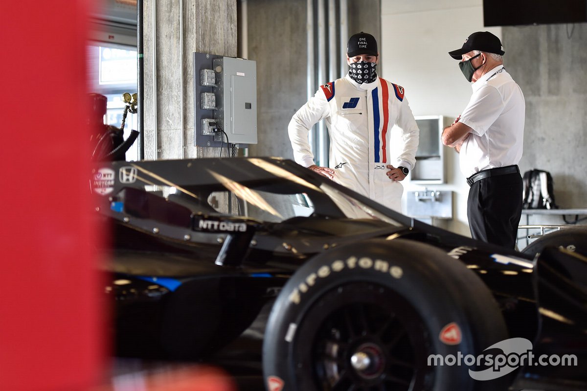 Johnson avec Mike Hull, directeur général de Ganassi. 