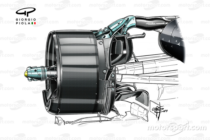 Mercedes AMG F1 W10, conduit arrière