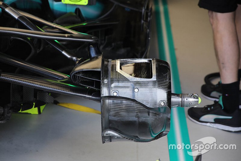 Détails techniques de l'assemblage de la roue avant Mercedes