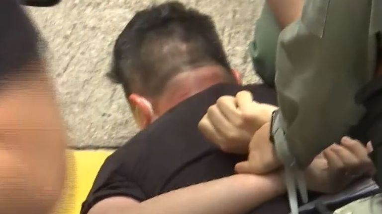 Un homme arrêté lors d'une manifestation à Hong Kong