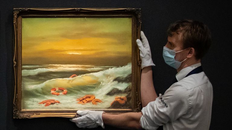 Les peintures à l'huile retravaillées, en trois parties, valent jusqu'à 1,2 M £