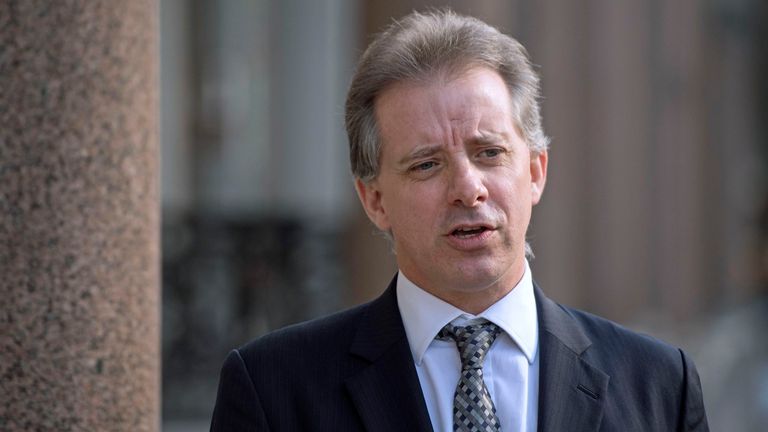 Le dossier financé par des fonds privés est lié à l'ancien espion Christopher Steele