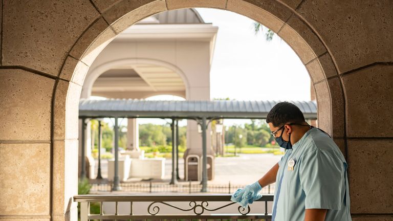 Des mesures de nettoyage améliorées sont en place à Disney World
