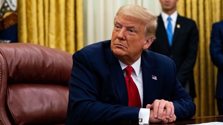 Donald Trump a commué la peine de prison de Roger Stone 
