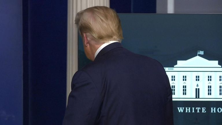 Trump est sorti du briefing après avoir été interrogé sur son soutien au médecin