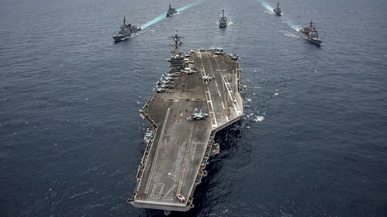 Les porte-avions de classe Nimitz de la marine américaine, sur la photo, naviguent régulièrement dans le golfe Persique
