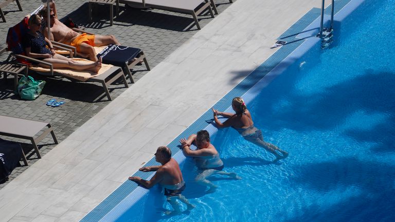 Les touristes avaient commencé à retourner sur l'île 