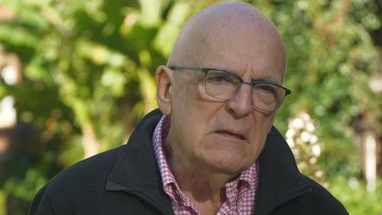 L'ancien chef du MI6, Sir Richard Dearlove, a déclaré qu'il existait un `` lien étroit '' entre Huawei et les capacités militaires chinoises.