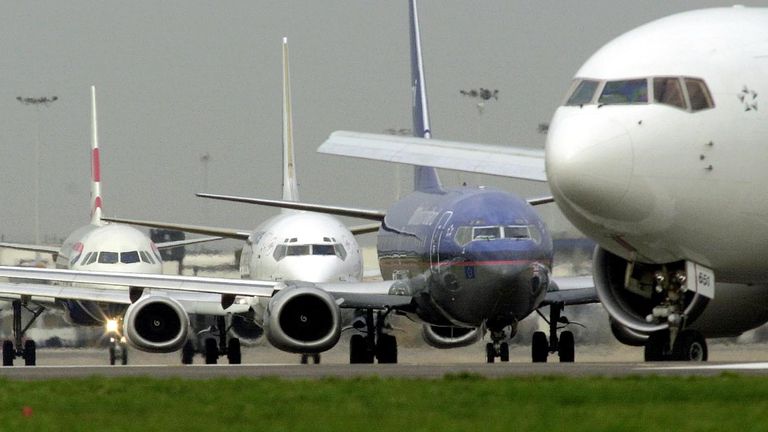 Avion en attente pour le décollage à l'aéroport d'Heathrow. 
