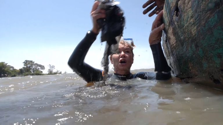Le correspondant spécial du ciel, Alex Crawford, a découvert du plastique dans le lac Victoria