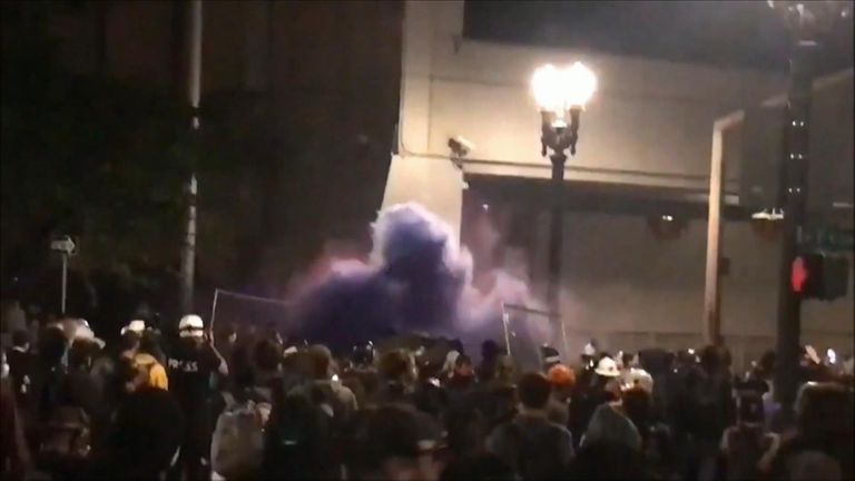 La police de Portland affronte des manifestants 
