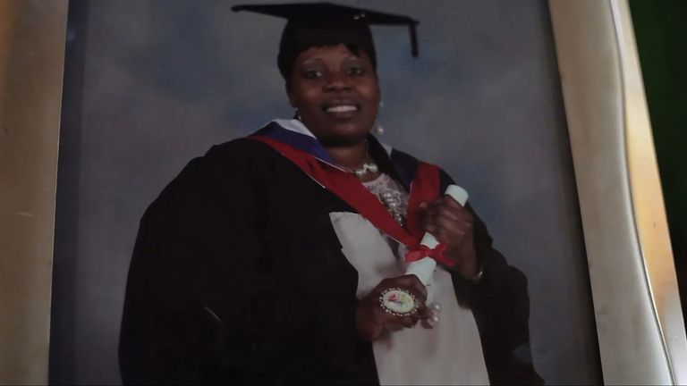 L'agent de santé zimbabwéen Rutendo Mukotsanjera, qui travaillait dans le Staffordshire, est décédé des suites d'un coronavirus