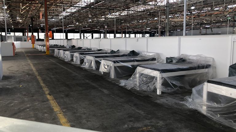 Une ancienne usine automobile Volkswagen transformée en hôpital de campagne
