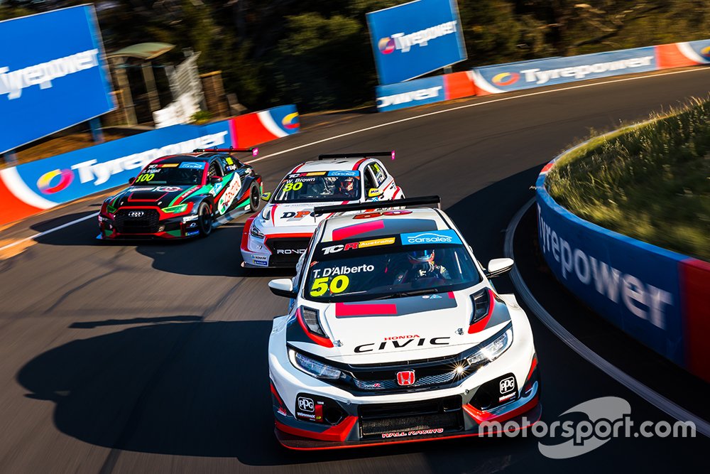 Voitures TCR au Mont Panorama