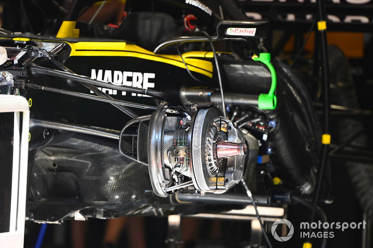 Détail du frein et de la suspension avant de la Renault F1 Team RS20
