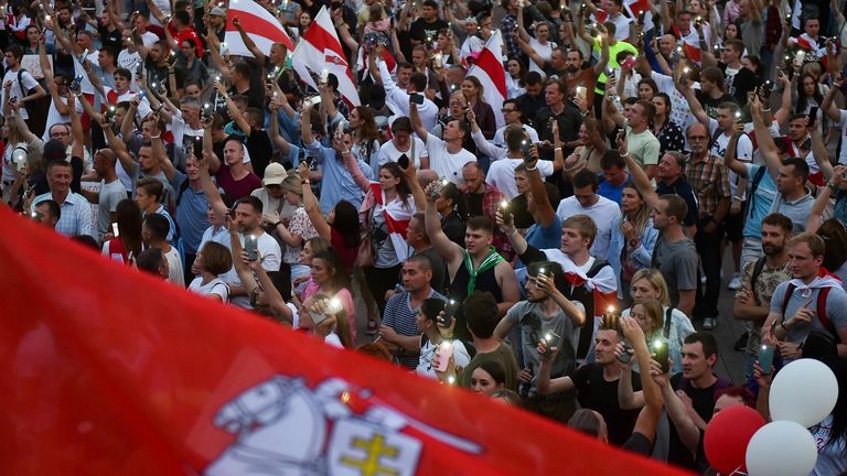 Les partisans de l'opposition protestent contre les résultats contestés des élections présidentielles à Minsk 