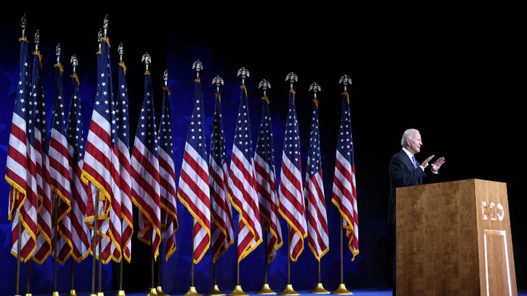 WILMINGTON, DELAWARE - 20 AOÛT: Le candidat démocrate à la présidence Joe Biden prend la parole lors de la quatrième nuit de la Convention nationale démocrate du Chase Center le 20 août 2020 à Wilmington, Delaware.  La convention, qui devait autrefois attirer 50000 personnes à Milwaukee, dans le Wisconsin, se déroule désormais virtuellement en raison de la pandémie de coronavirus.  (Photo par Win McNamee / Getty Images)