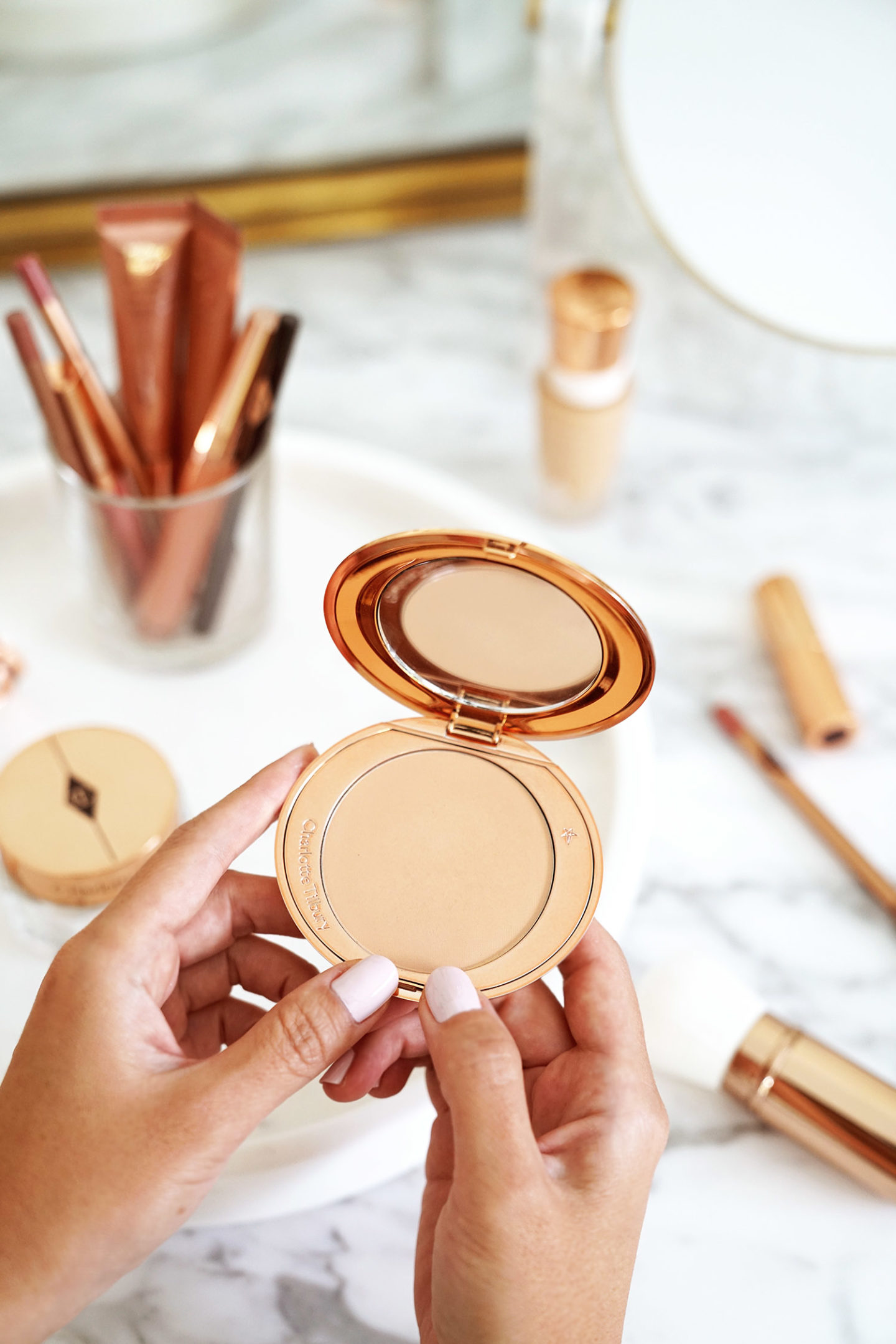Charlotte Tilbury Airbrush Flawless Powder Medium | Le Look Book Beauté