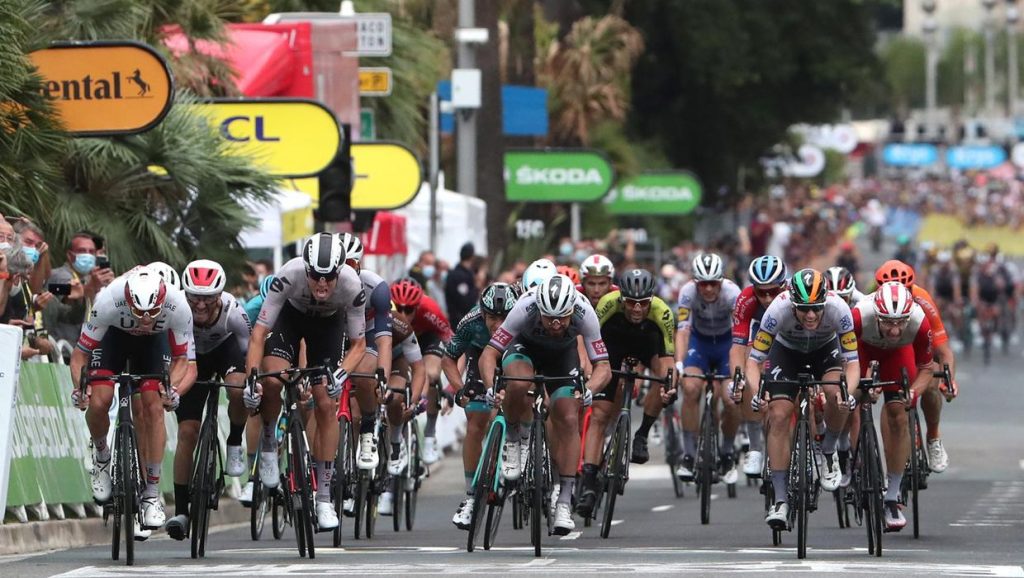 Sam Bennett se remet de l’automne pour rater de peu le podium lors de la première étape du Tour de France
