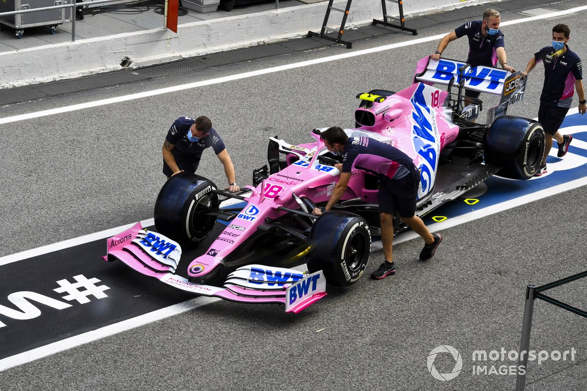 Racing Point RP20 poussé dans la voie des stands