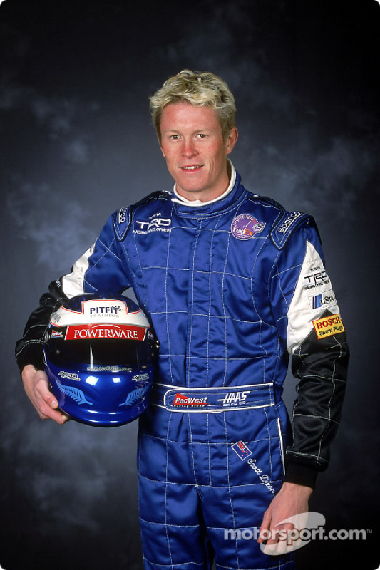 Scott Dixon en 2001, sa première saison en course automobile CART Indy.  Il finirait huitième dans la course aux points pour PacWest cette année-là. 