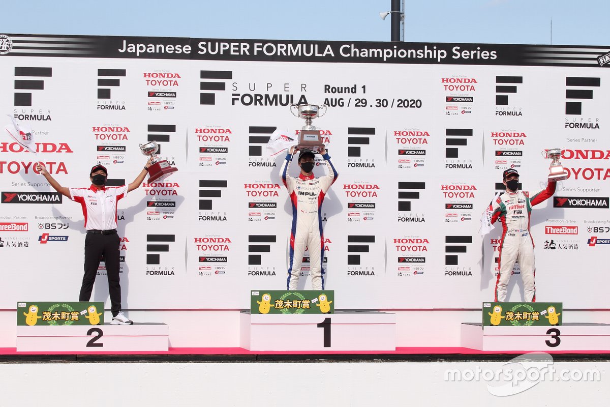 Podium: Ryo Hirakawa (Team Impul), Masahiko Kondo (directeur de l'équipe Kondo Racing), Sacha Fenestraz (Kondo Racing)