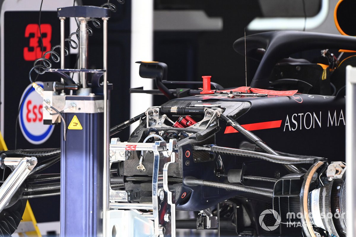 Détails de la suspension avant de la Red Bull Racing RB16
