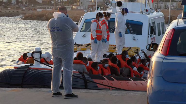 49 migrants ont été secourus par les garde-côtes italiens et emmenés à Lampedusa