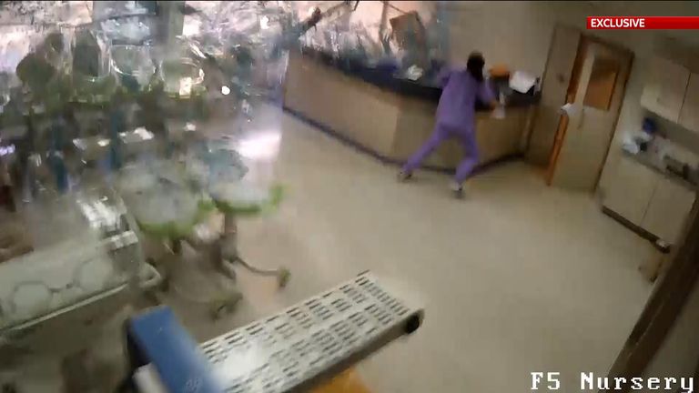 Sky News a exclusivement obtenu la vidéosurveillance de St George's - le plus ancien grand hôpital de la capitale libanaise - du moment où l'explosion s'est produite, détruisant pratiquement le bâtiment.