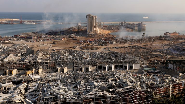 Une vue générale montre les dégâts sur le site de l'explosion de mardi dans la zone portuaire de Beyrouth, au Liban, le 5 août 2020. REUTERS / Mohamed Azakir
