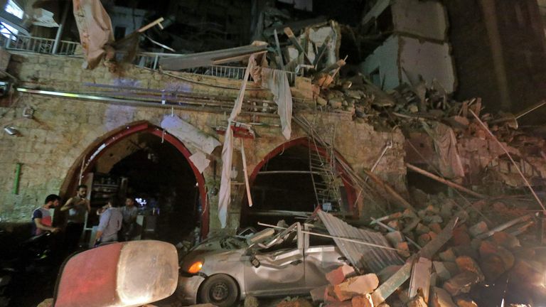 Une rue du centre de la capitale libanaise, Beyrouth, a été détruite par l'explosion