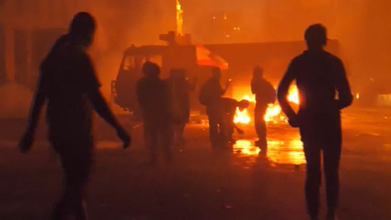Les manifestations font rage dans les rues de Beyrouth