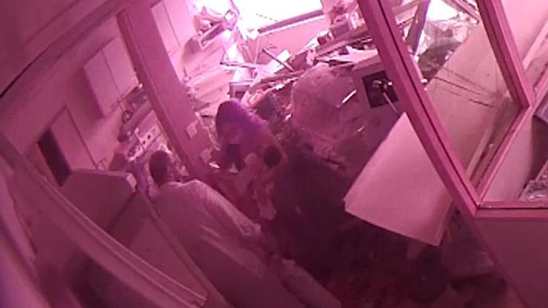 L'infirmière Pamela Zeinoun est restée indemne après l'explosion et a pu emmener des bébés prématurés à 5 km dans un autre hôpital
