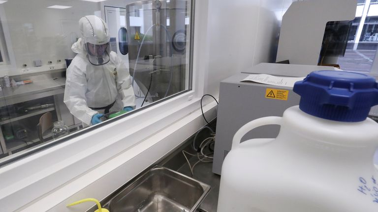 Tests de laboratoire pour le coronavirus à l'Université de Liège en Belgique