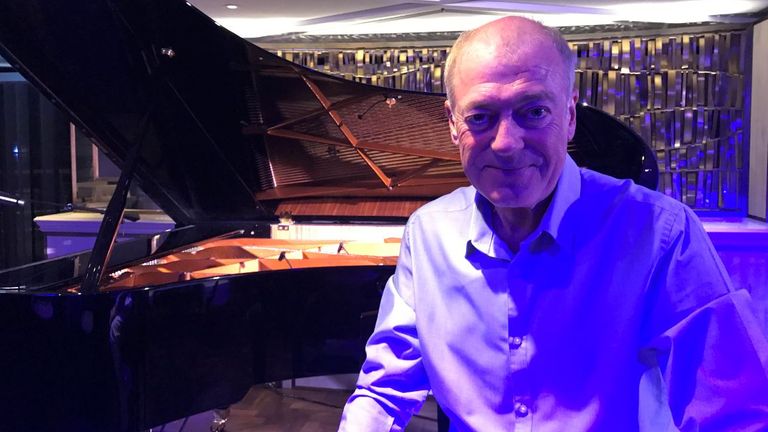 Le pianiste Derek Conlon, bu accidentellement dans la même tasse radioactive utilisée pour empoisonner Alexander Litvinenko à Londres en 2006