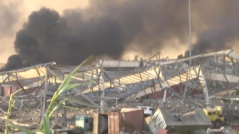 La fumée a rempli l'air après l'explosion