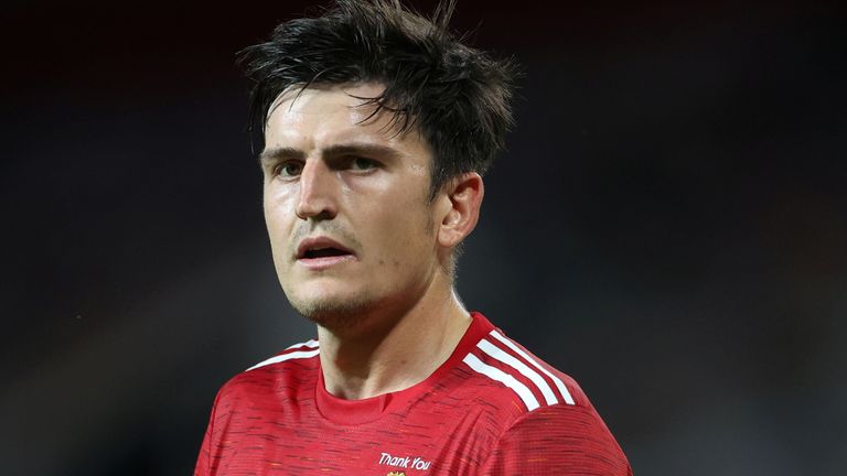 PHOTO DE FICHIER: Football Football - Ligue Europa - Huitièmes de finale retour - Manchester United v LASK Linz - Old Trafford, Manchester, Grande-Bretagne - 5 août 2020 Harry Maguire de Manchester United, alors que le jeu reprend à huis clos suite à l'épidémie de maladie à coronavirus (COVID-19) REUTERS / Carl Recine / Fichier photo