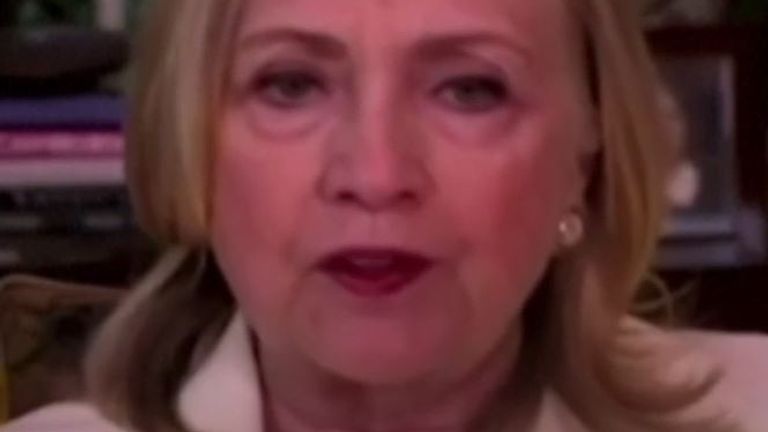 Hillary Clinton espère que Kamala Harris n'est pas banalisée pour être une femme