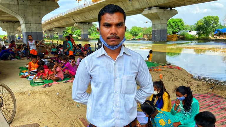 Satyendra Pal Shakya (photo) a mis en place l'école gratuite 
