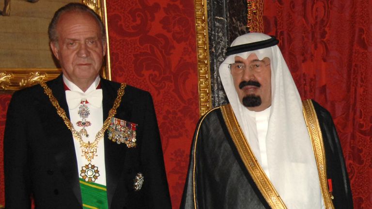 Les Royals espagnols reçoivent le roi saoudien Abdullah Bin Abdul Aziz - 18 juin 2007 TRH King Juan Carlos, Queen Sofia and Prince Felipe and King Abdullah Bin Abdul Aziz (Photo by Lalo Yasky / WireImage)